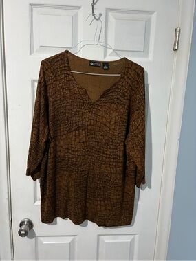 Maggie Barnes Brown Croc-Print V-Neck Tunic Sweater